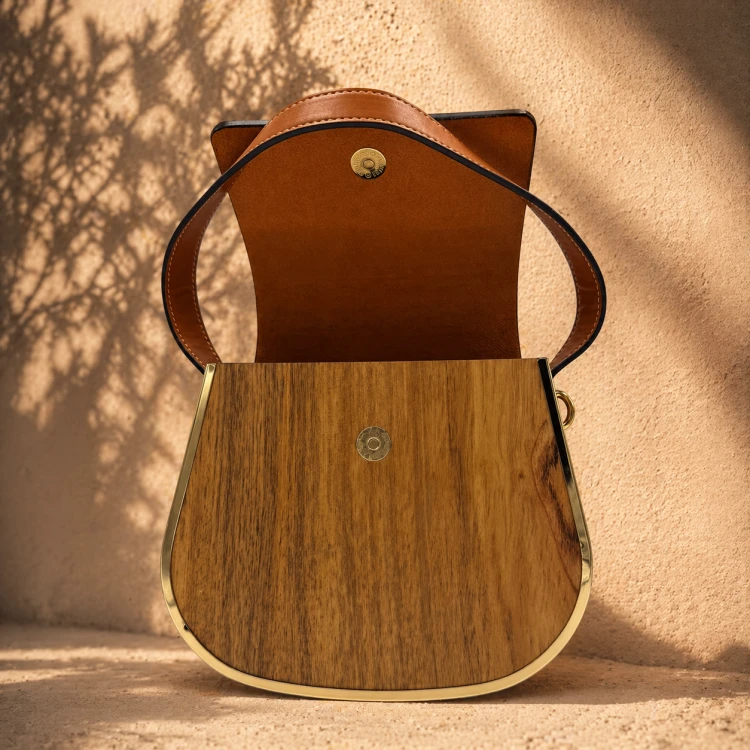 torebka-damska-z-drewna-acacia-organic-curve-perspektywa.webp