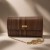 kopertowka-damska-z-drewna-vesper-natural-walnut-z-paskiem.webp
