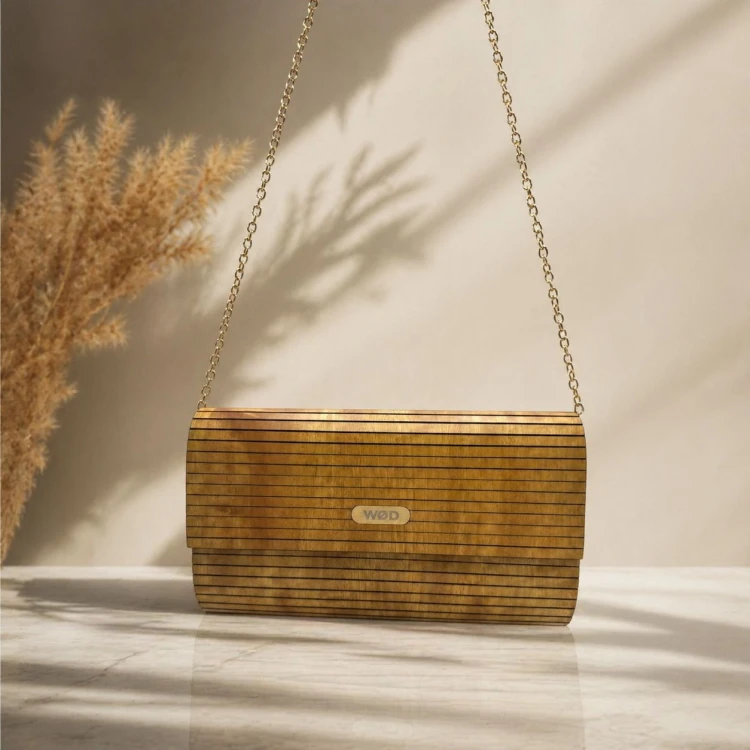 kopertowka-damska-z-drewna-vesper-natural-movingue-aura-stylizacja.webp