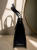 drewniana-torebka-damska-status-daily-movingue-boczny-profil.webp