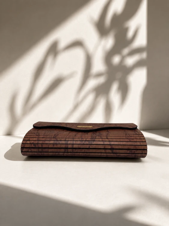 drewniana-kopertowka-vesper-wave-padauk-bok.webp